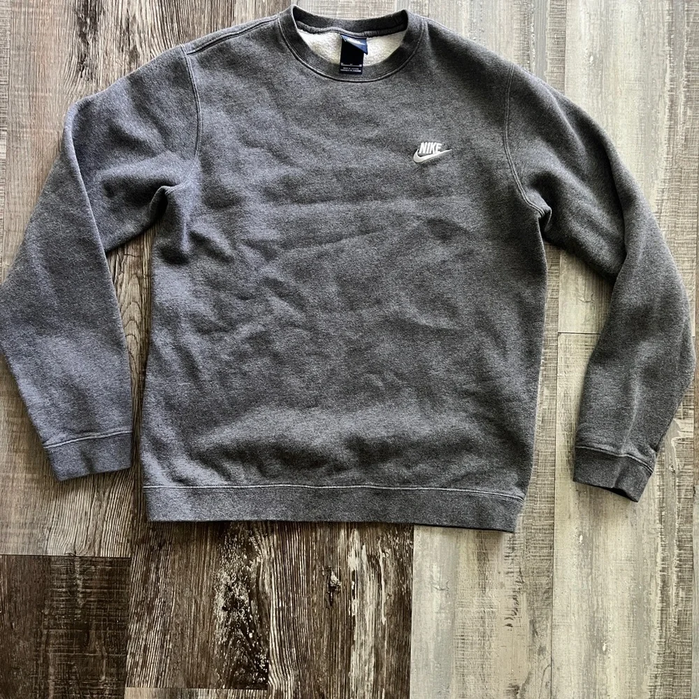 Nike Gray Crewneck Sweater with Iconic Swoosh Size Medium - Picture 1 of 4
